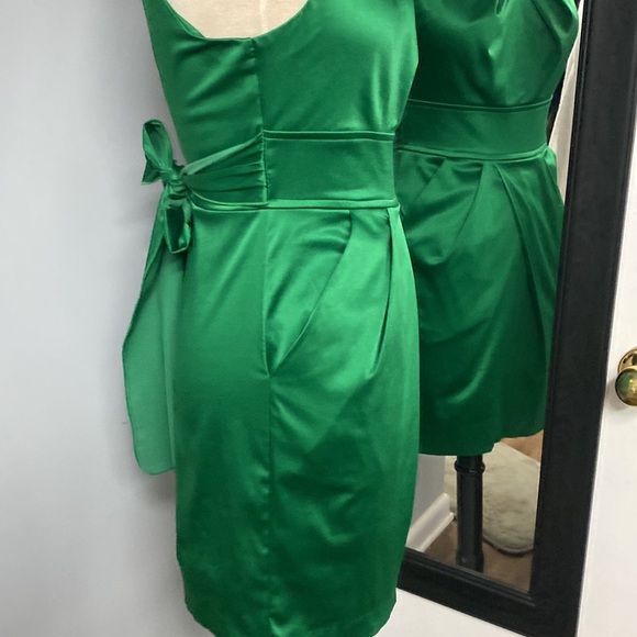 VINTAGE GREEN SILKY WRIGGLE DRESS FOR HOLIDAY PARTY SIZE 6 - Picture 5 of 11